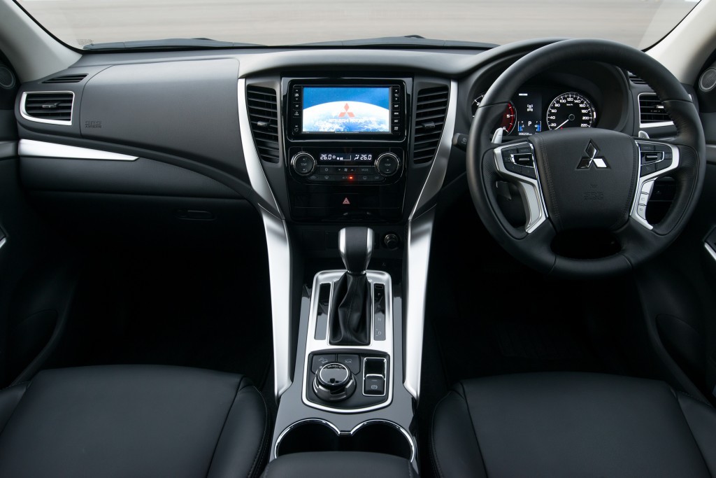 2015 All New Pajero Sport GT 4WD interior (11)