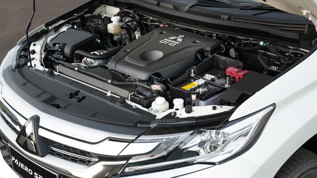 2015 Pajero sport ENGINE01