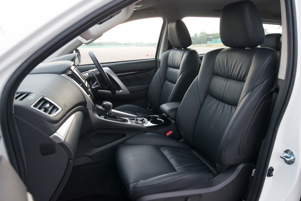 All New Pajero Sport GT 4WD interior_0007