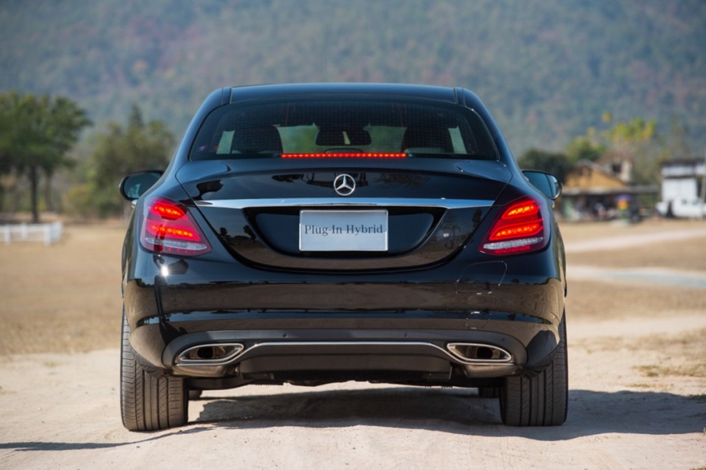 The C 350 e AMG Dynamic (Black)-11