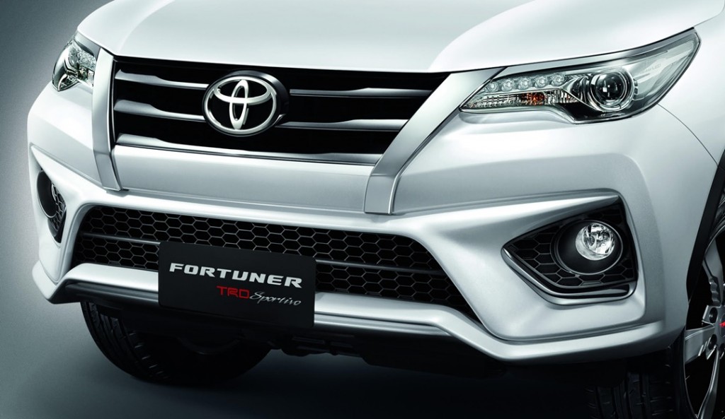 2016 Toyota Fortuner TRD Sportivo (6)