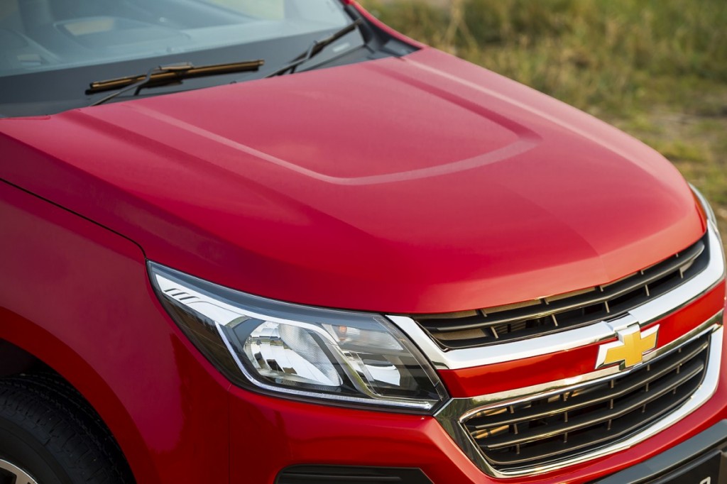 2017 Chevrolet Colorado High Country_bonnet detail