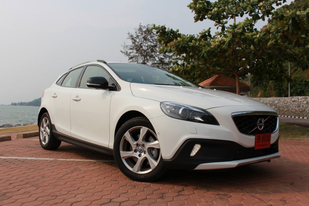 Volvo V40 Cross Country Driveautoblog (11)