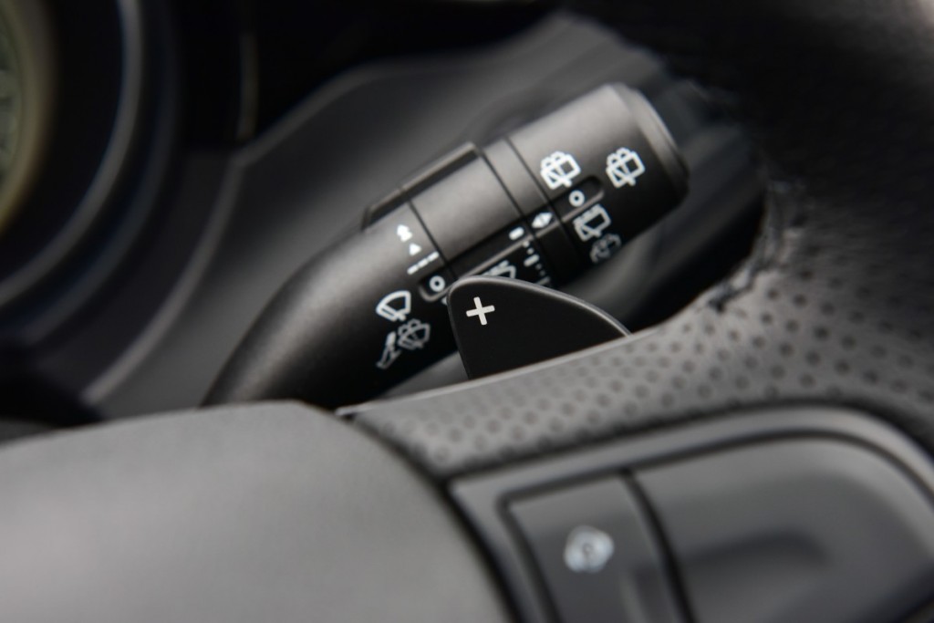 2016 MG GS interior driveautoblog Testdrive (15)