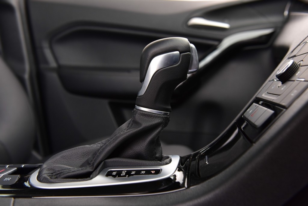 2016 MG GS interior driveautoblog Testdrive (27)
