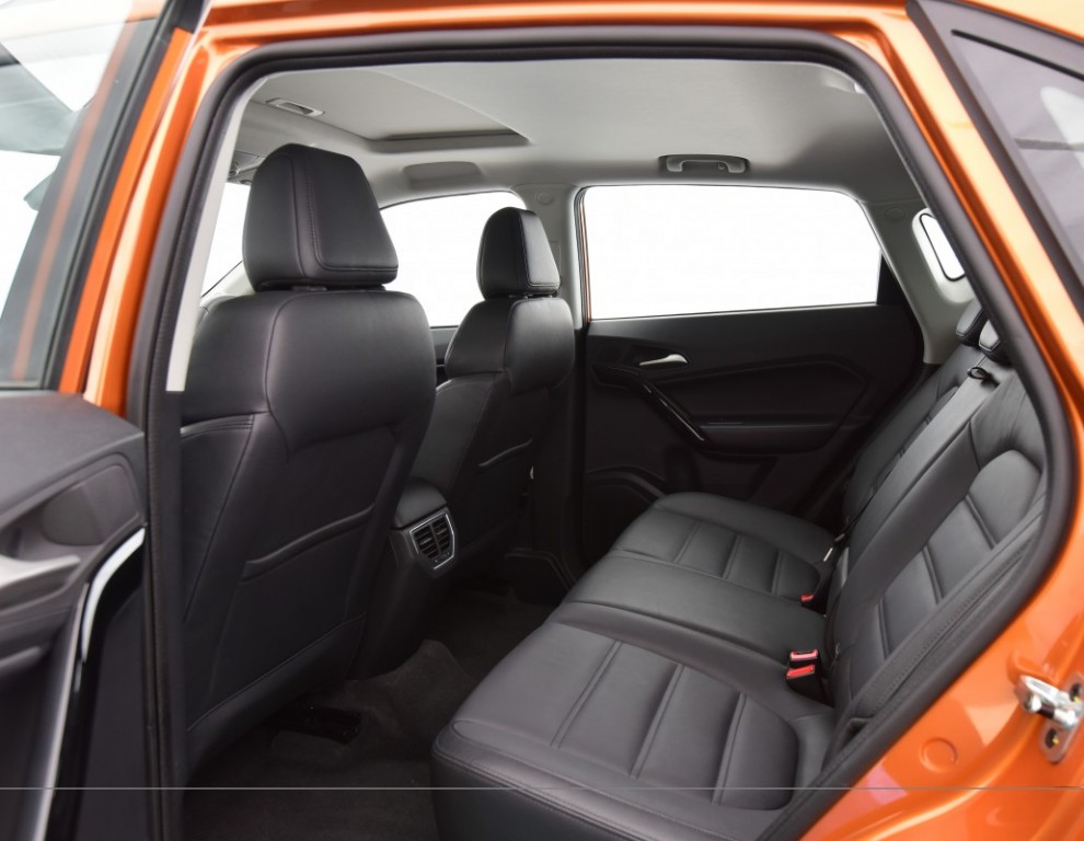 2016 MG GS interior driveautoblog Testdrive (30)