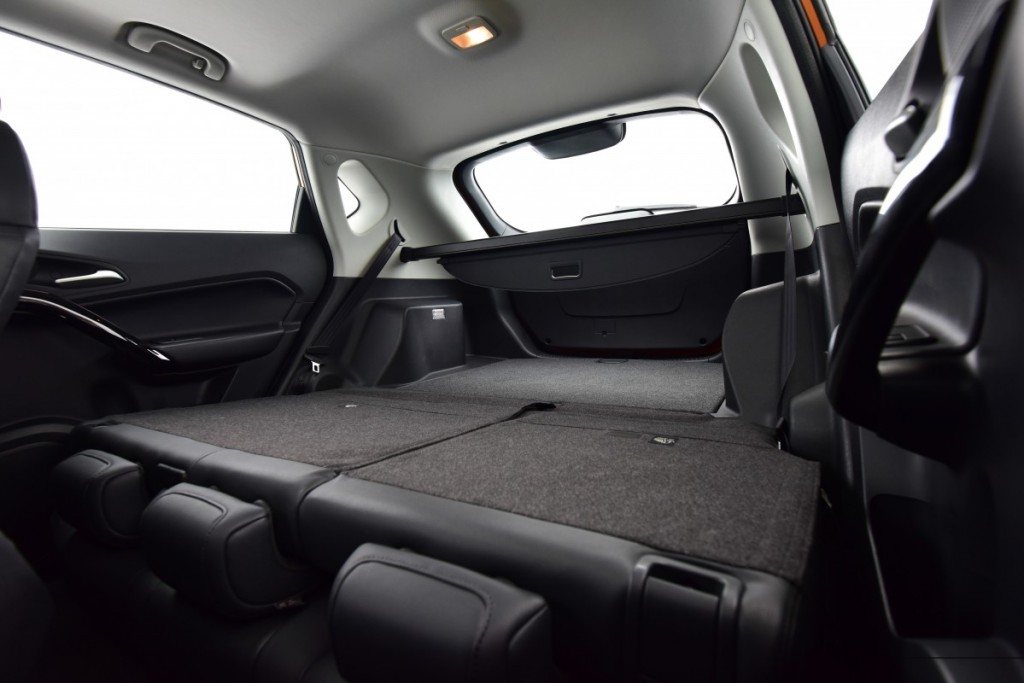 2016 MG GS interior driveautoblog Testdrive (36)