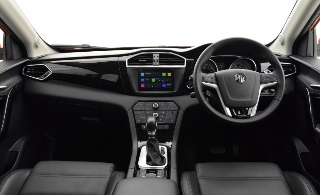 2016 MG GS interior driveautoblog Testdrive (5)