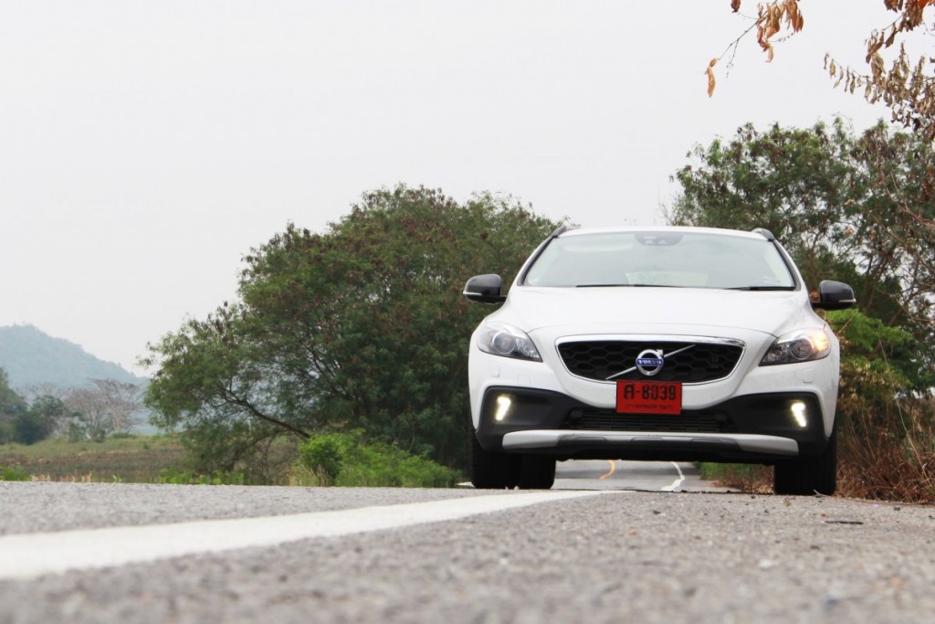 2016 Volvo V40 Cross Country D4 (3)