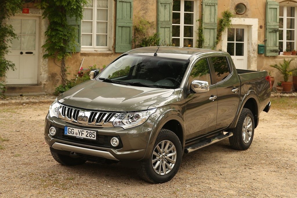 Mitsubishi Nissan Navara L200 Triton 2016 (1)