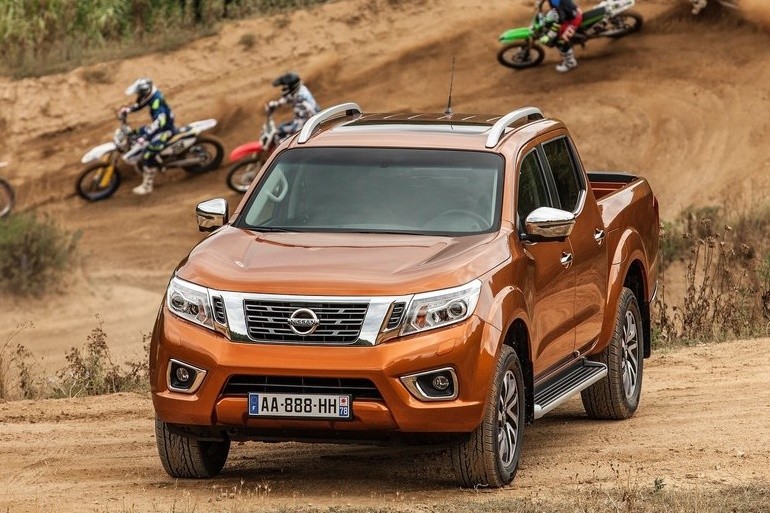 Mitsubishi Nissan Navara L200 Triton 2016 (2)