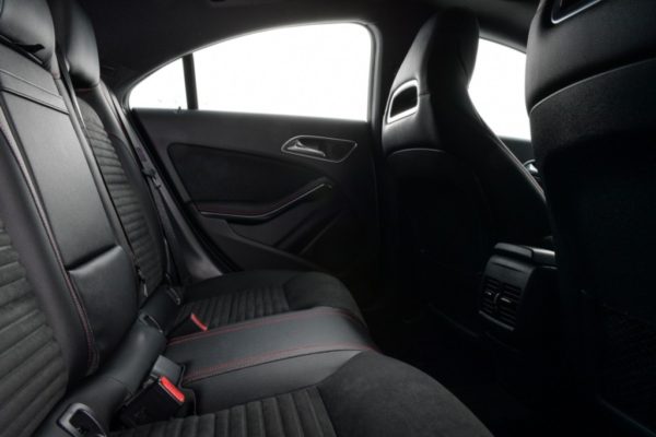 cla-250-amg-dynamic-interior-10